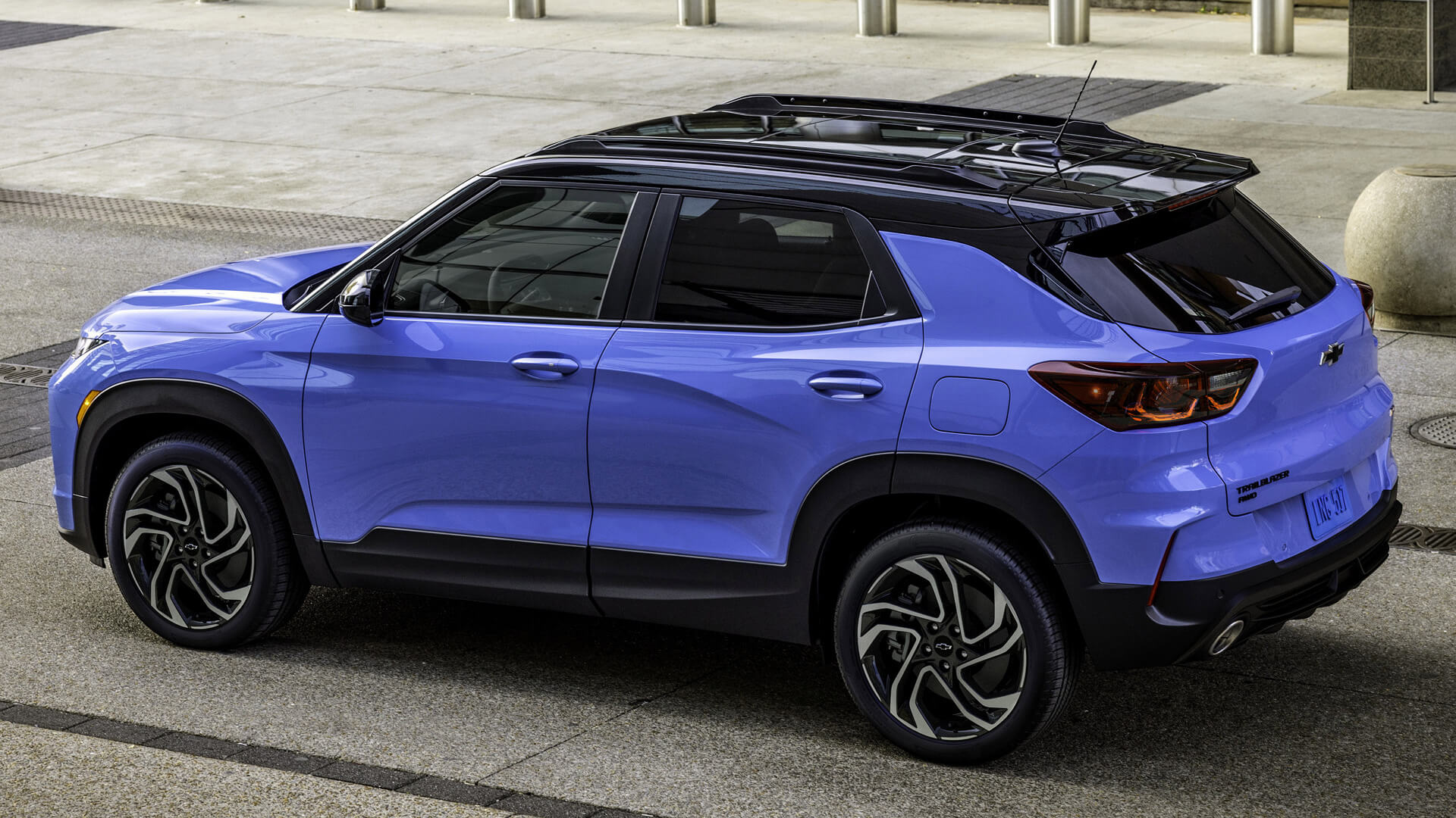 blue Chevrolet Trailblazer in the parking lot